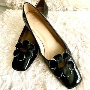 Vintage Stuart Weizman black pumps, flower detail on top, size 7